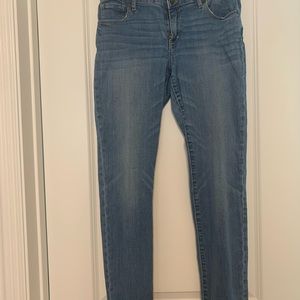 Abercrombie & Fitch size 10 EUC light wash jeans